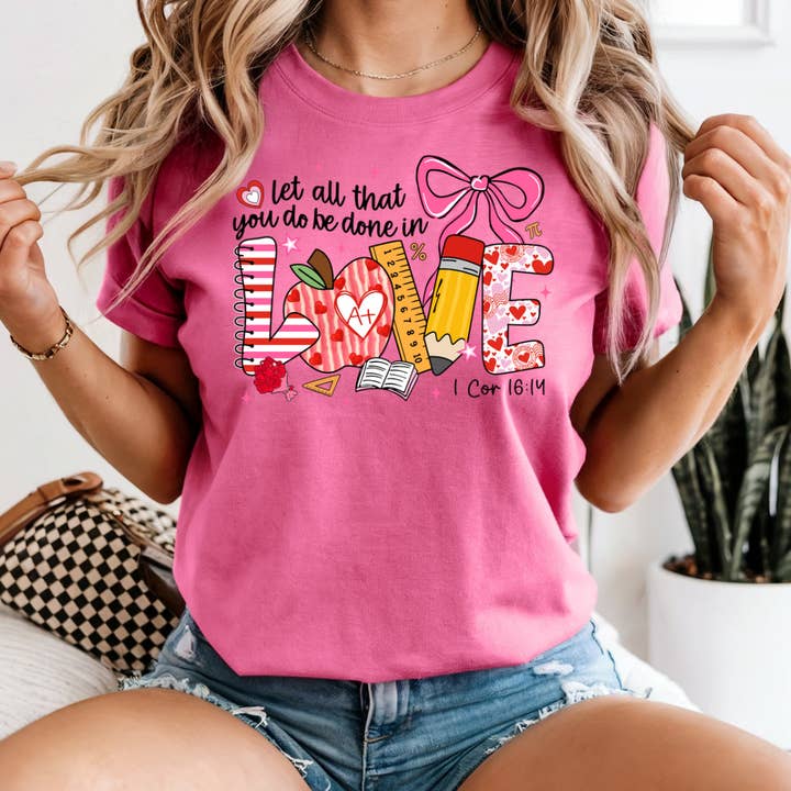 Que tout ce que vous faites soit fait avec amour, professeur tee. pour la vente par The Jasper Boutique