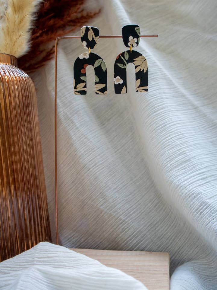 Archi floreali neri autunnali per la vendita all'ingrosso da parte di Brush & Clay co.