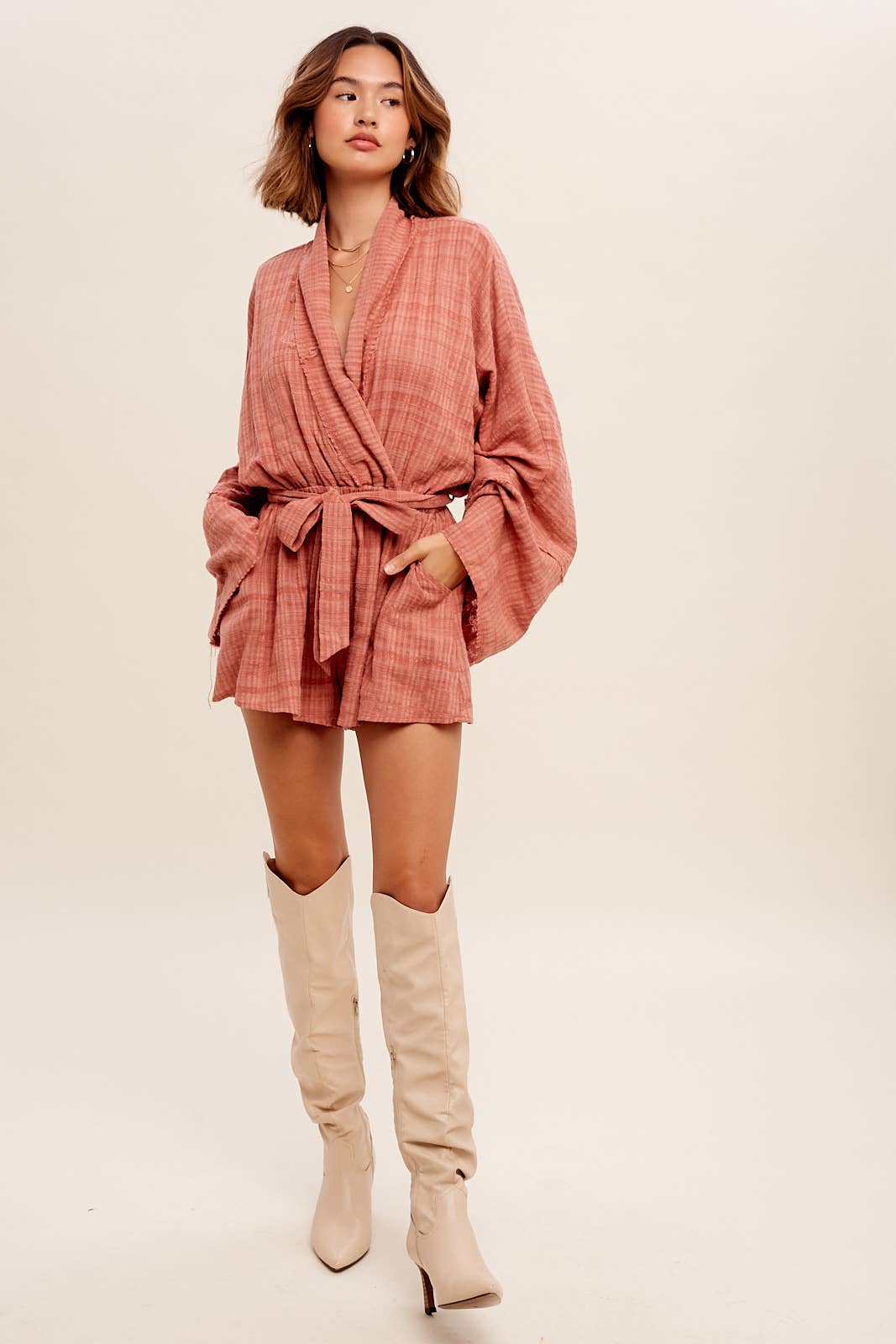 Listicle – Romper - Mulher por atacado – Macacão Texturizado com Cinto28