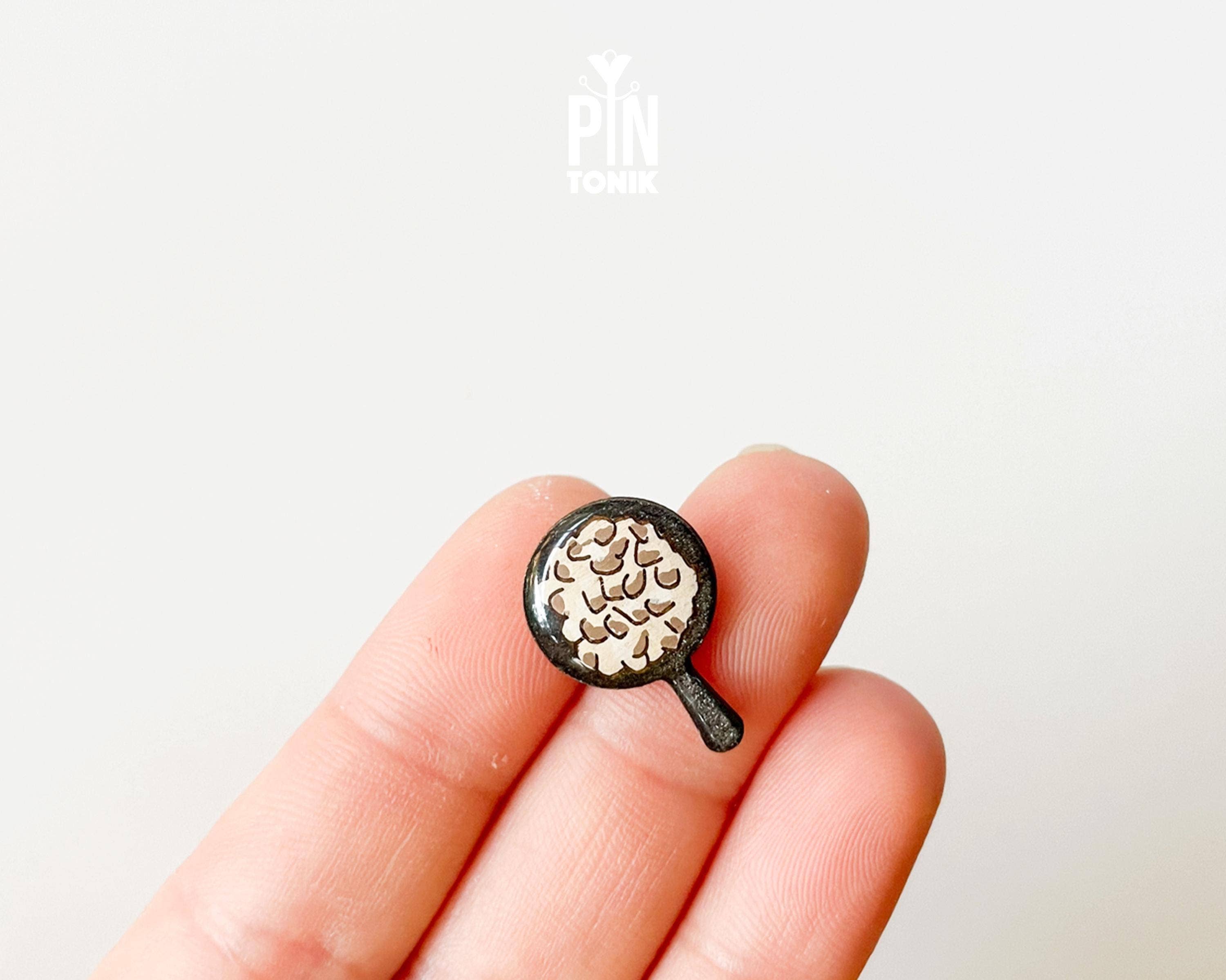 PinTonik - Wholesale Lapel Pin/Button - Omelette Pan Chef & Fried Eggs Lapel Pin1