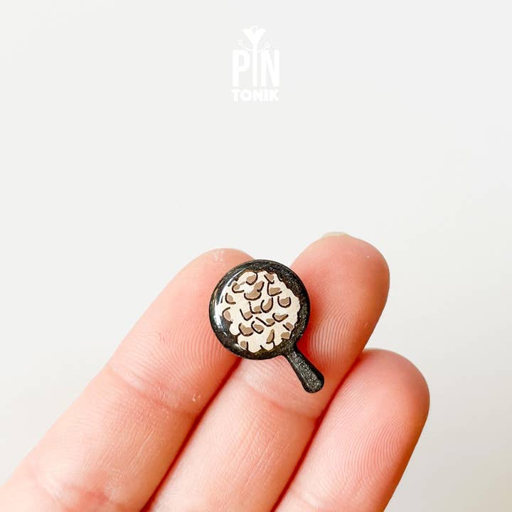 PinTonik - Wholesale Lapel Pin/Button - Omelette Pan Chef & Fried Eggs Lapel Pin1
