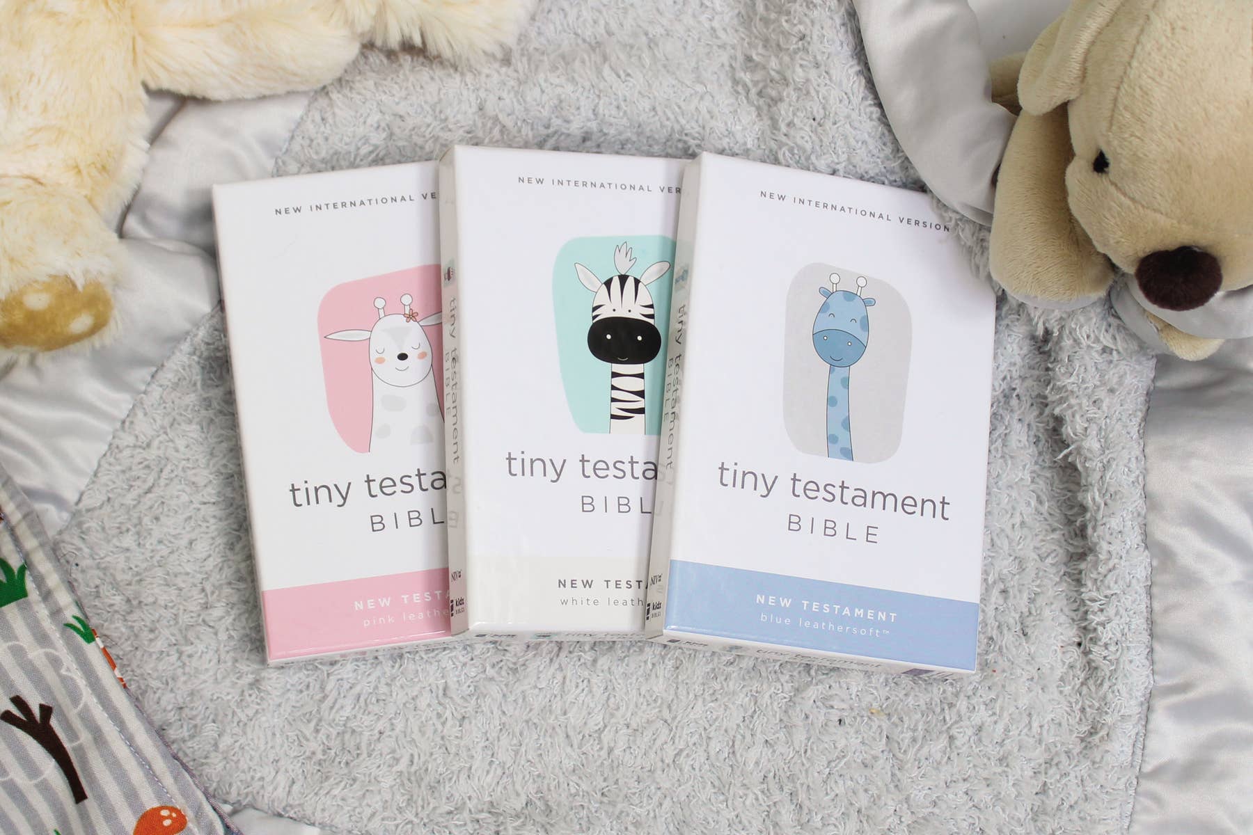 HarperCollins Christian Publishing - Wholesale Religion - NIV Tiny Testament Bible New Testament Leathersoft White9