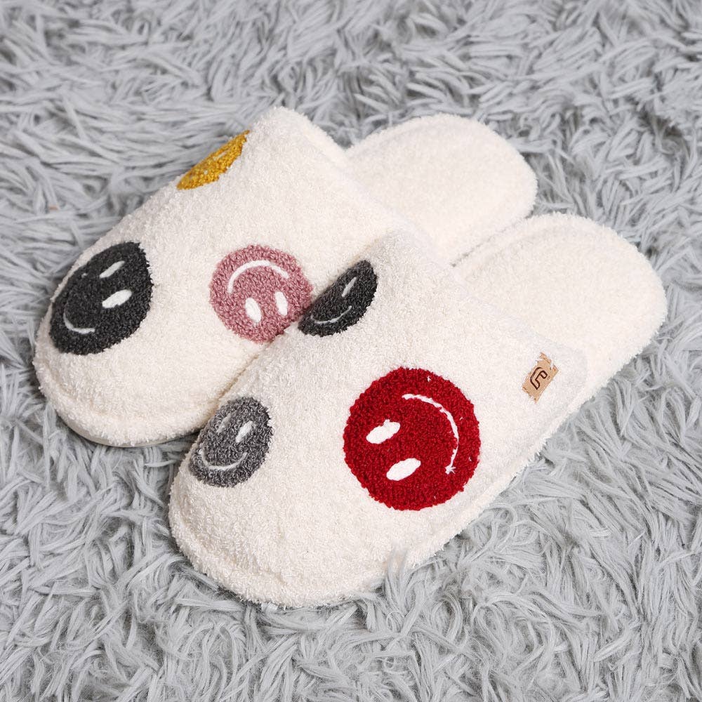 Sensibling Corp. - Wholesale Slippers - Women's - Happy Face Pattern Soft Home Indoor Floor Slippers
6