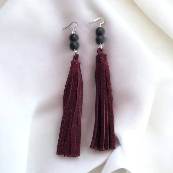 Burgunderfarbener Fransen mit schwarzen Onyxperlen für den Großhandel von Bushleys Beauties, LLC