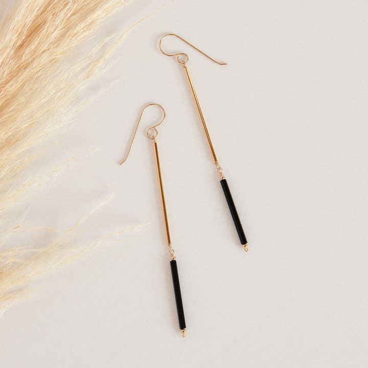 Svart glas droppe örhängen för wholesale av Grace & Flux LLC