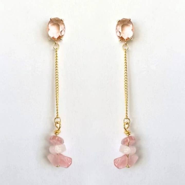 Boucles d'oreilles pendantes en quartz rose et cristal pour la vente par Wood + Feather Designs
