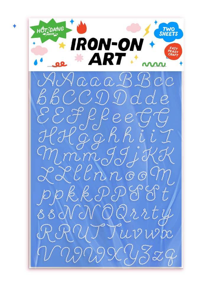 Ensemble de draps crème avec alphabet brodé pour la vente par Hot Dang Press