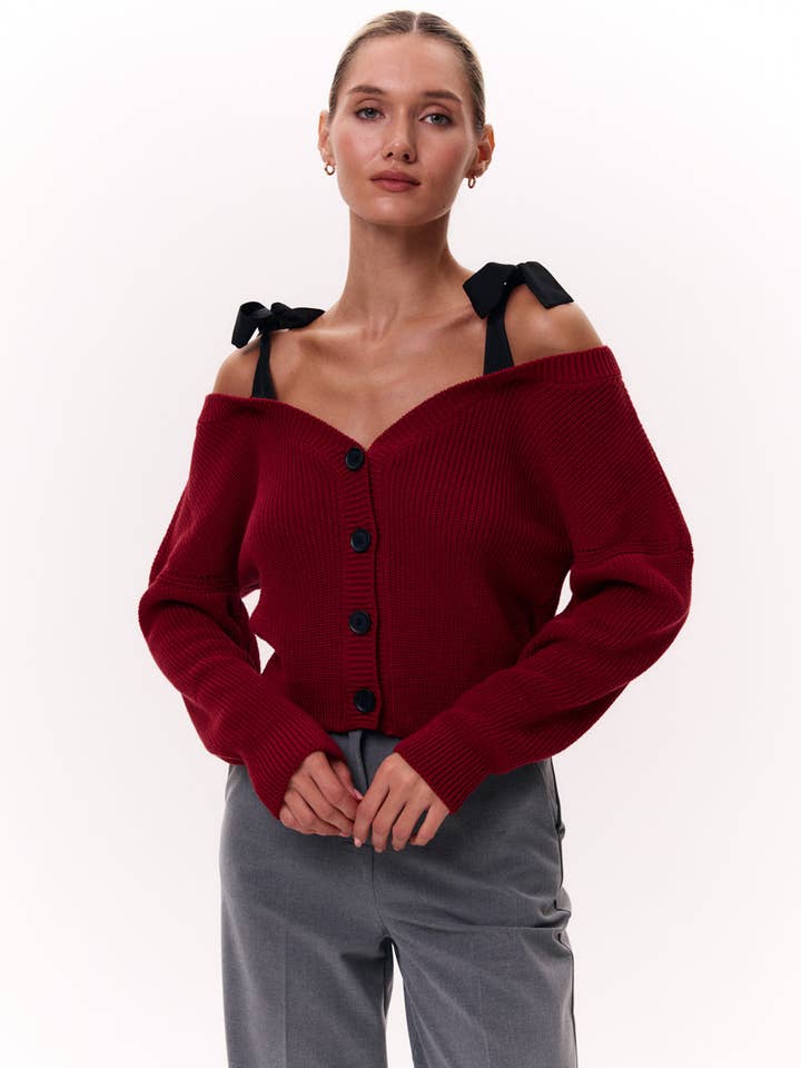 Cardigan in maglia bordeaux con spalline per la vendita all'ingrosso da parte di Azuri Fashion Group