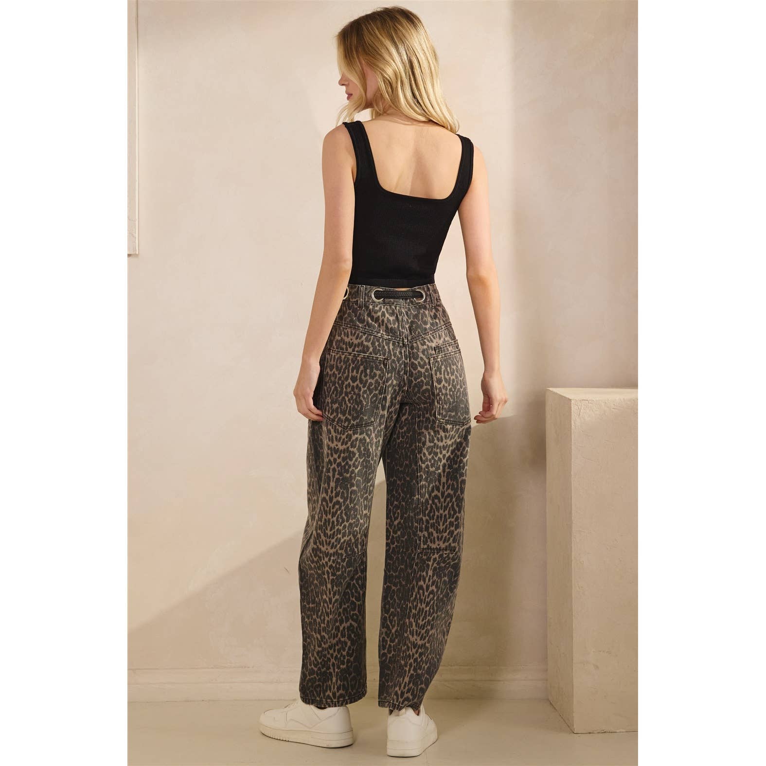 Veveret - Wholesale Pants - Women's - Printed Horseshoe Jeans with Belt Detail26