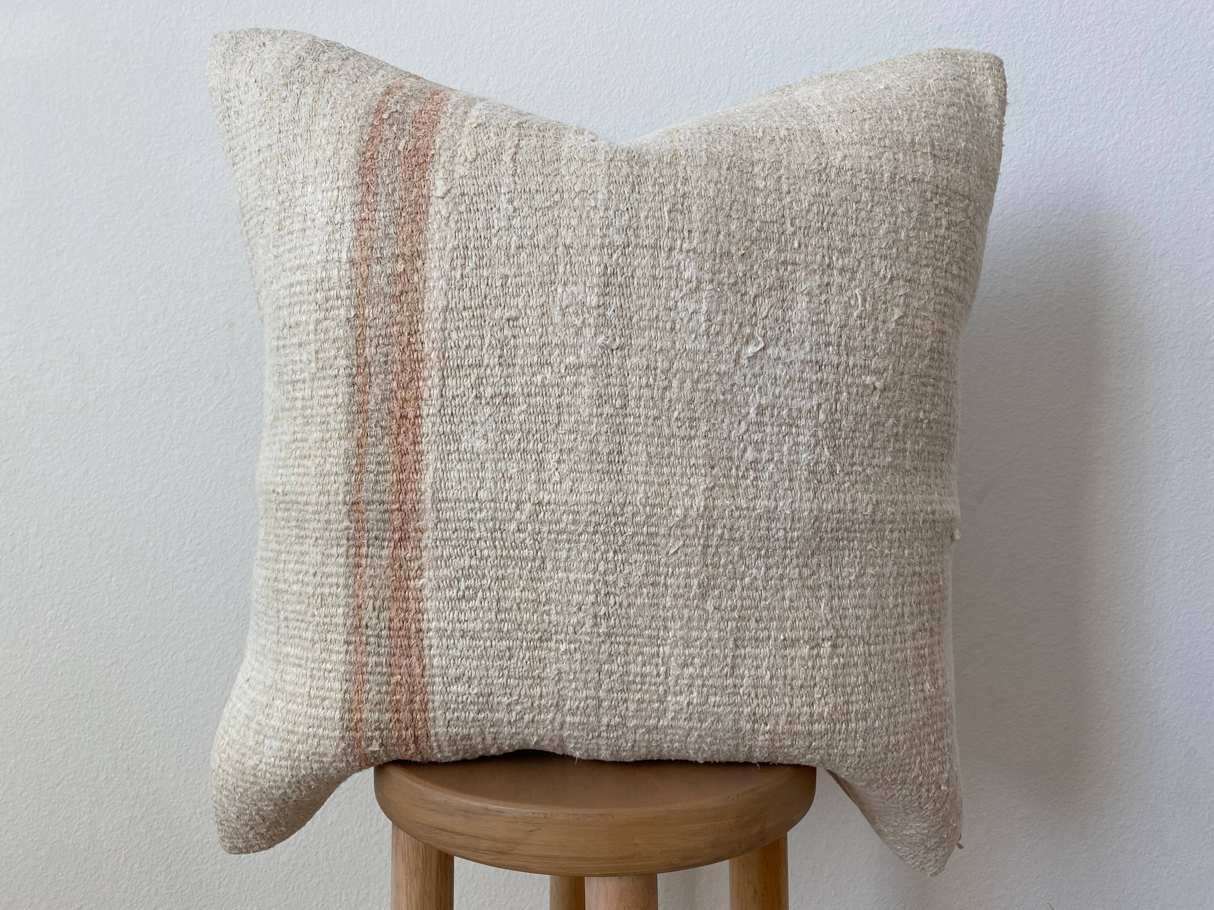 Eclectic Collective – Capa de almofada decorativa por atacado – Capa de Almofada Turca de Cânhamo 50 cm x 50 cm1