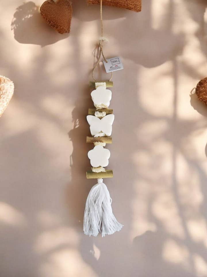 Vlecht 1 witte bloem 1 witte vlinder 1 witte bloem voor wholesale door fabrique lomaelle