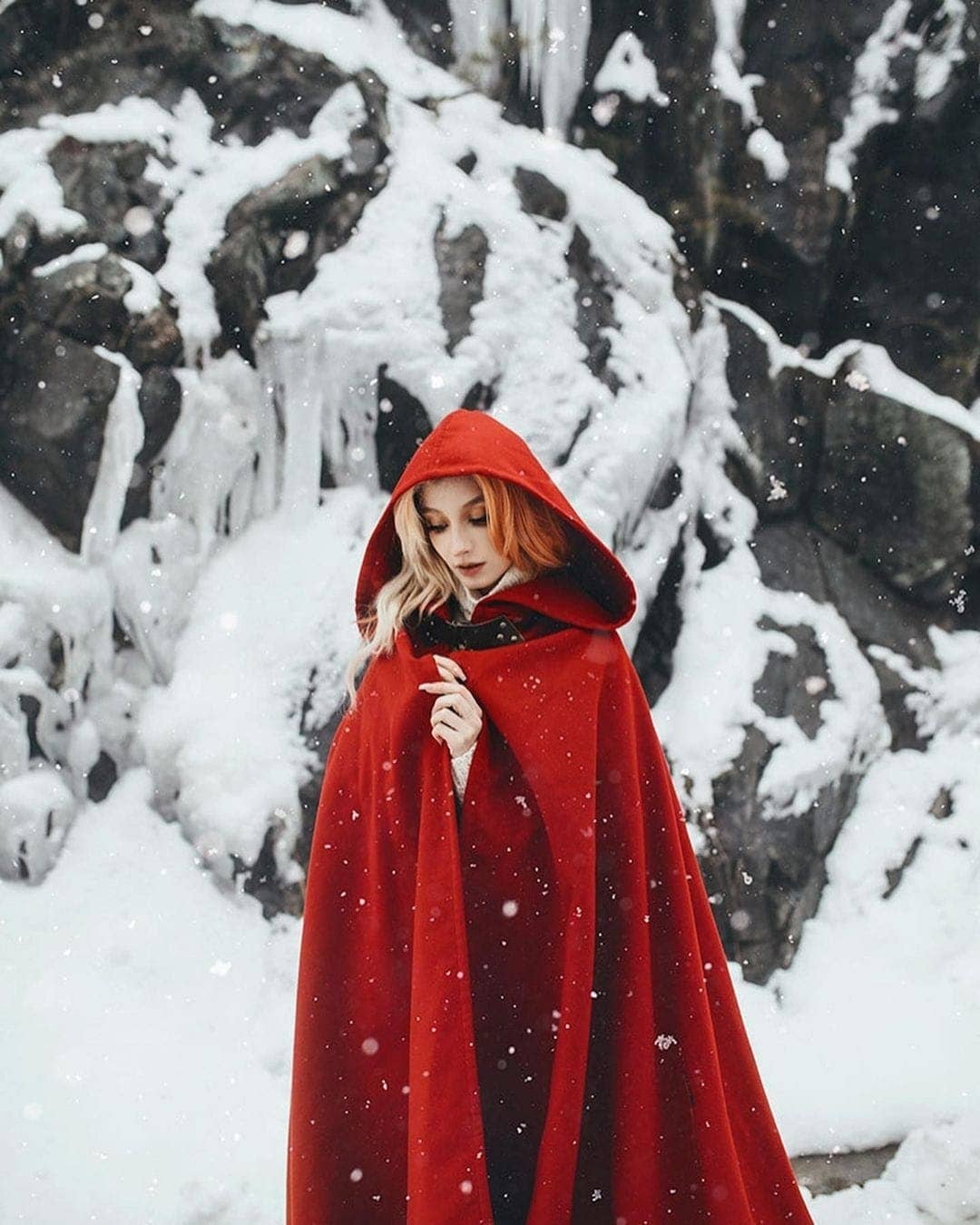 Costurero Real – Capa - Mulher por atacado – Capa longa de druida para inverno e outono em lã vegana vermelha3