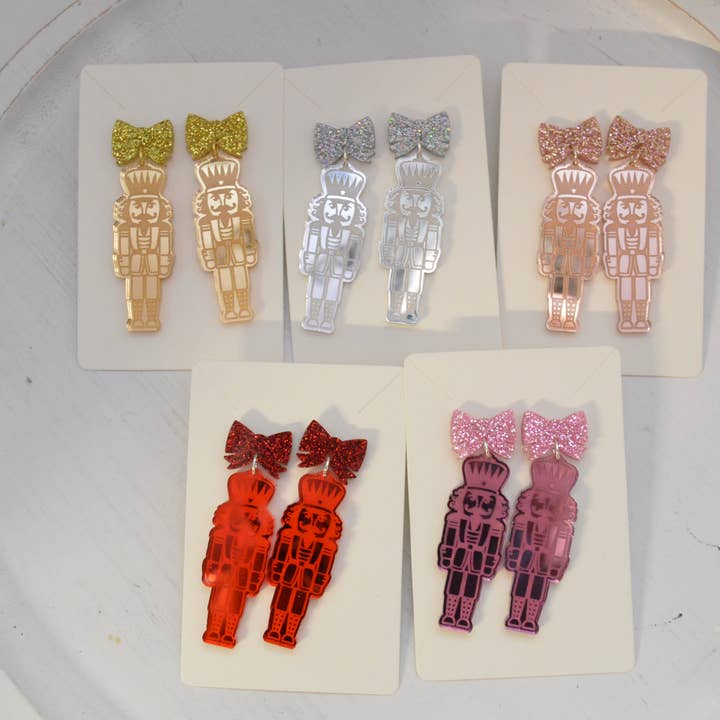 Boucles d'oreilles en acrylique Casse-Noisettes, Noël pour la vente par The Adorned Fox