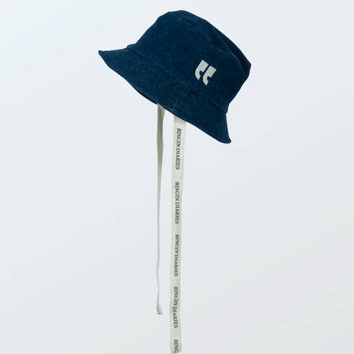 CHAPEAU SEAU DENIM ME pour la vente par Bingin Diaries