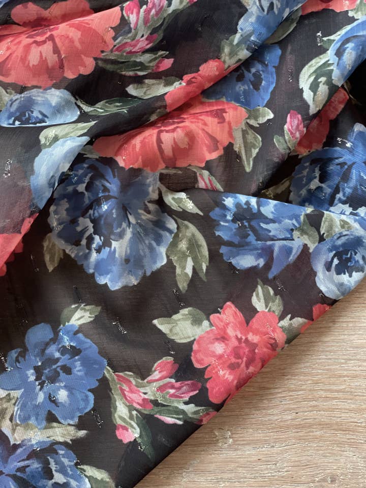 Lurex Plumetis Schleier - Paulette Druck - Blau & Rot für den Großhandel von Atelier 27