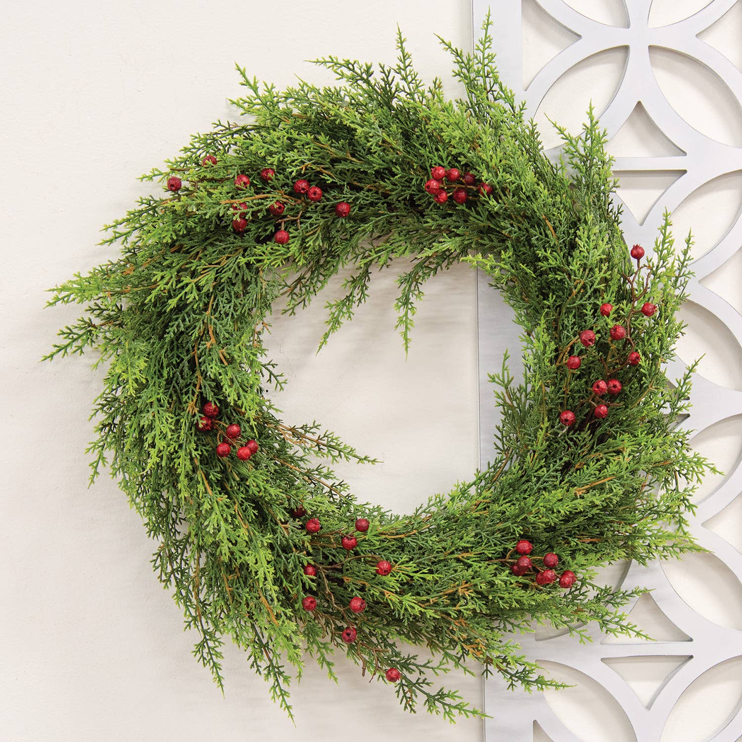 Saybrook Lane – Engroshandel Krans – Rød bær og cederkrans, 20"1