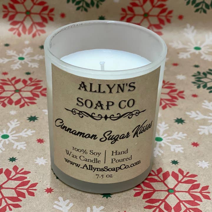 Cinnamon Sugar Kisses Sojakerze für den Großhandel von Allyn’s Soap Co.