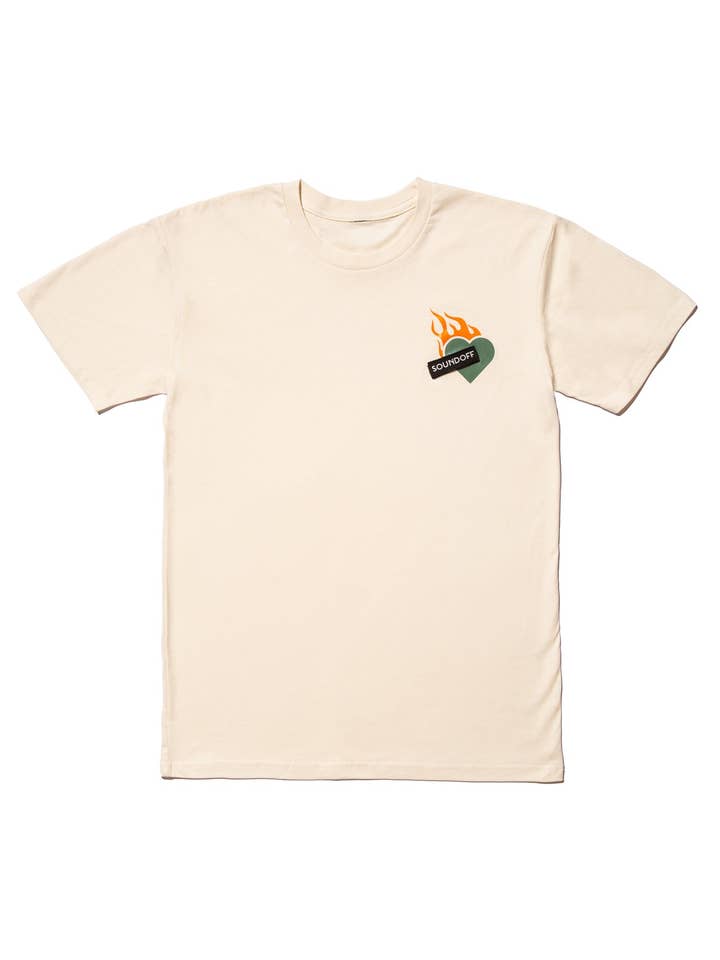 T-SHIRT GIROCOLLO CON PATCH CUORE IN FIAMME; ECRU per la vendita all'ingrosso da parte di SOUNDOFF
