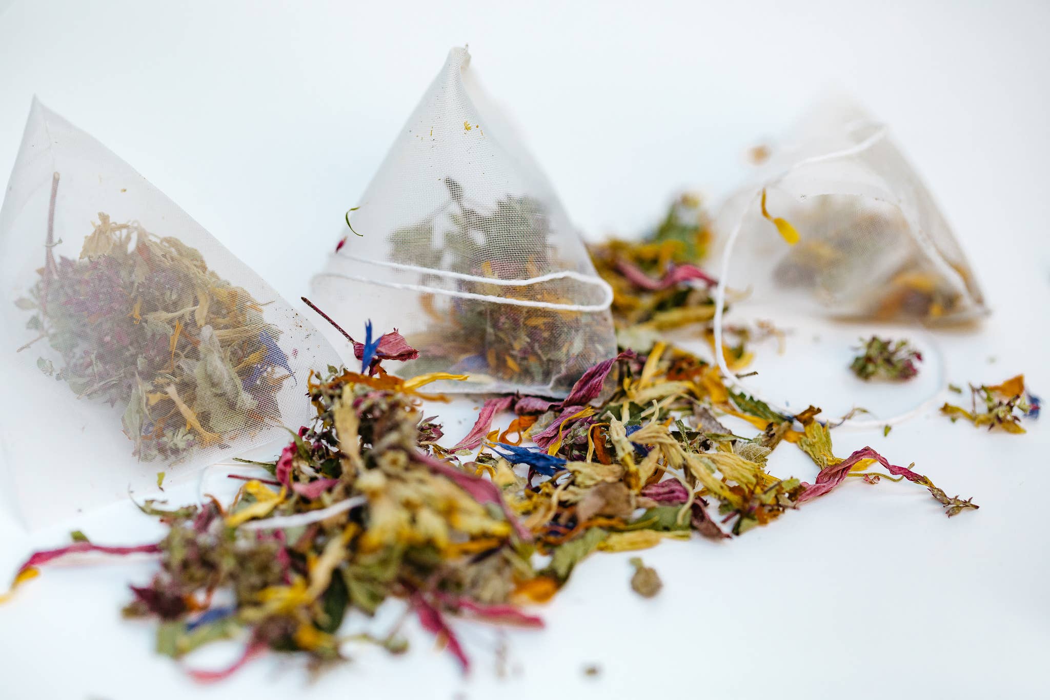 Plūkt – Großhandel Gesundheits-/Entgiftungstee – Tea Blend Blossom – Bio-Kräuterblüten-Tee aus nordischen Wiesen2