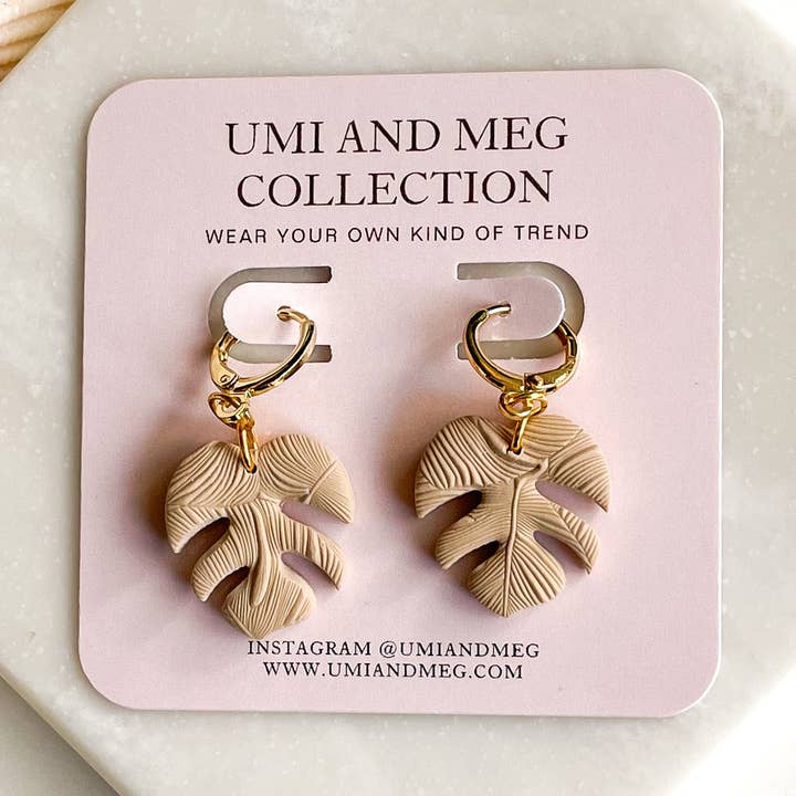 Nackte braune Monstera Huggies für den Großhandel von Umi and Meg Collection