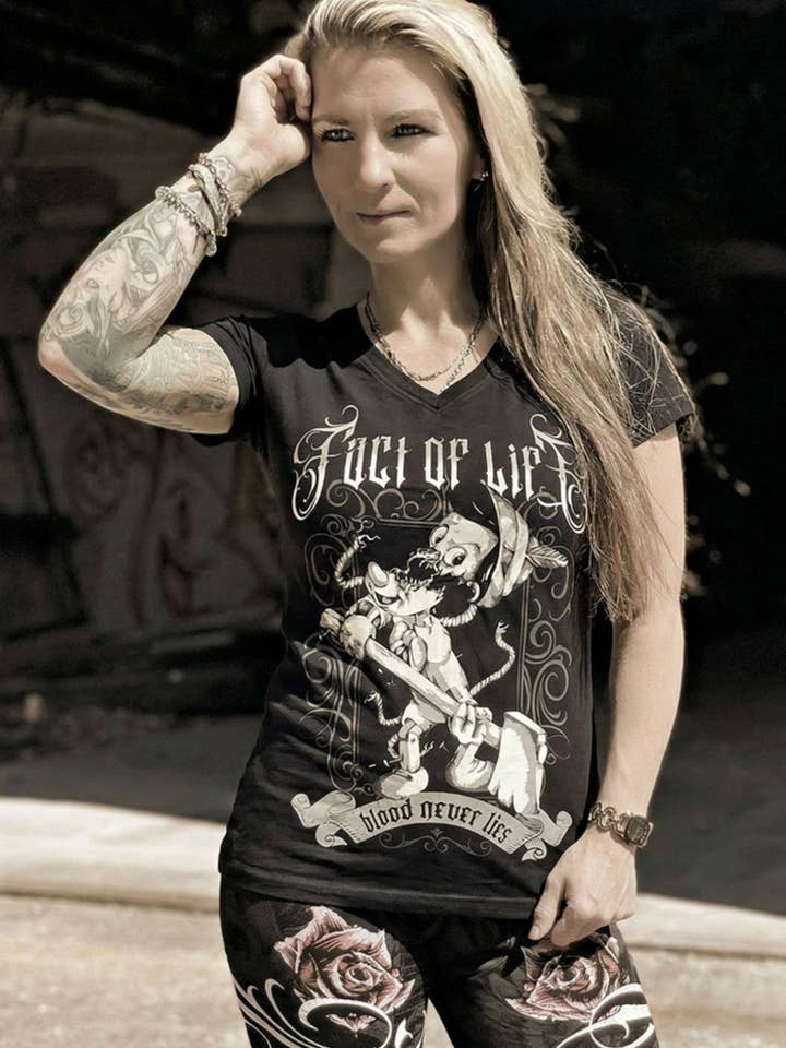 Fact of Life Maglietta da donna "Blood Never Lies" GS-10 nera per la vendita all'ingrosso da parte di Fact of Life