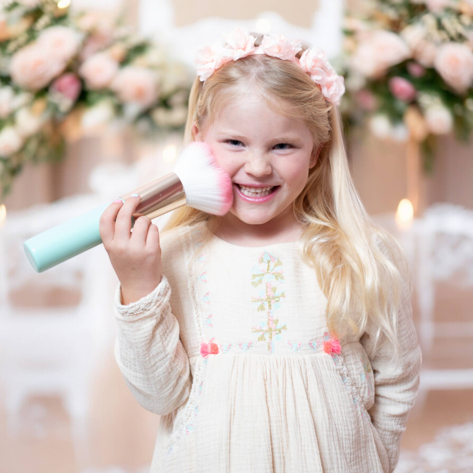 Rosajou - Wholesale Kids Makeup - Kids - Cheek Brush1