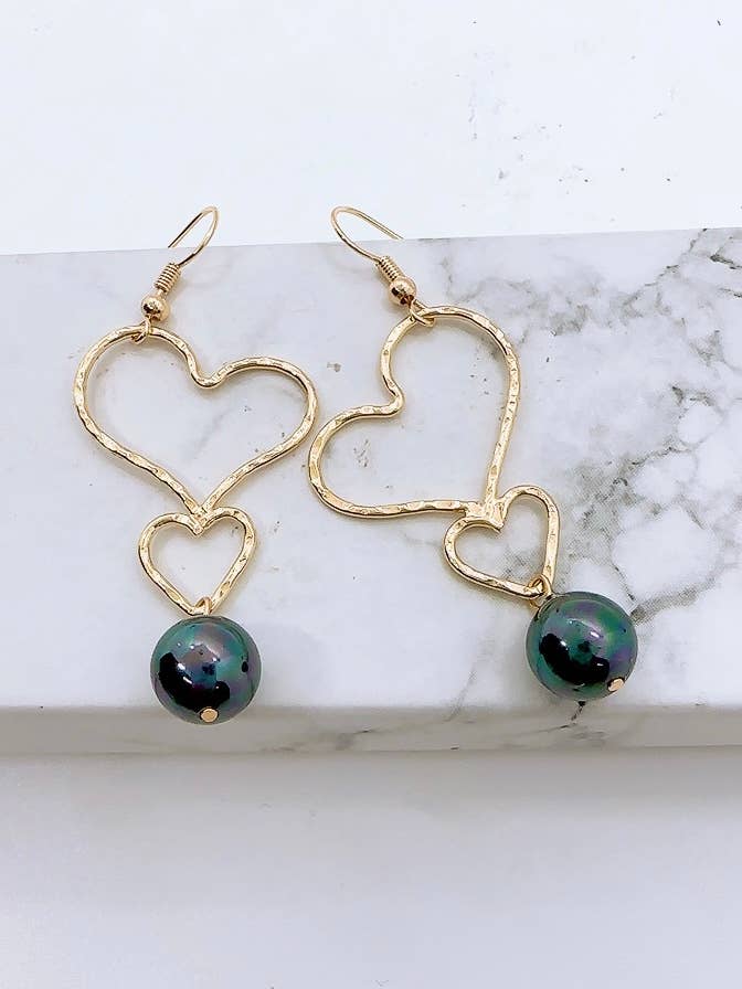 Doppio cuore: orecchino Hamilton in oro con perle in conchiglia per la vendita all'ingrosso da parte di Anela's Jewelry
