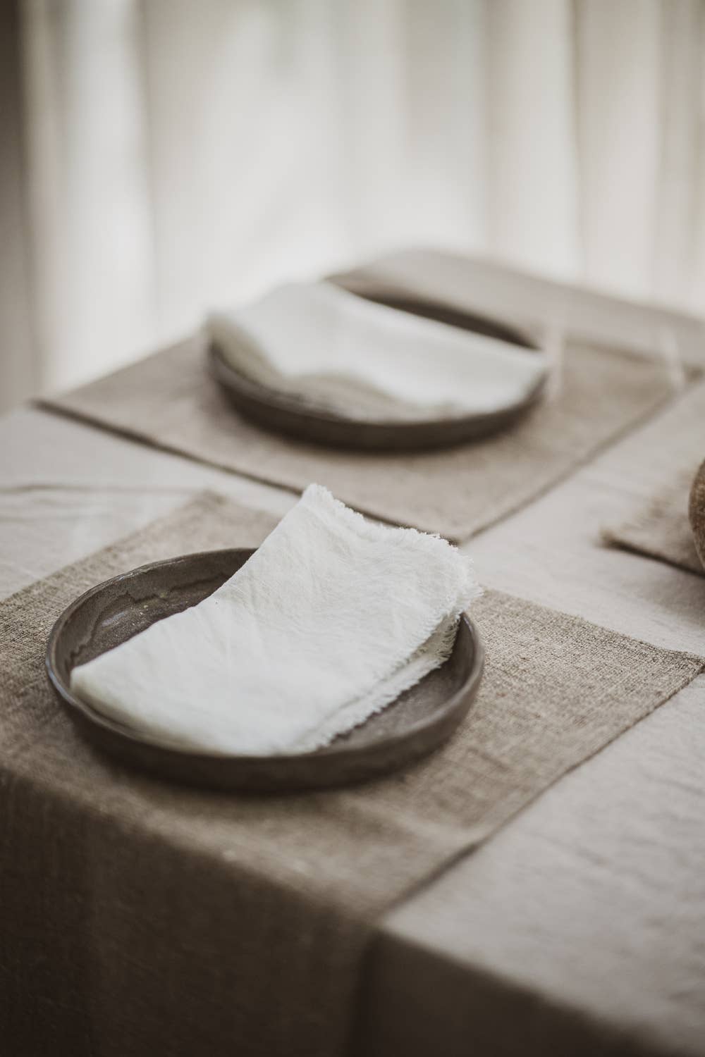 Heavyweight Burlap Linen Placemats for wholesale on Faire5