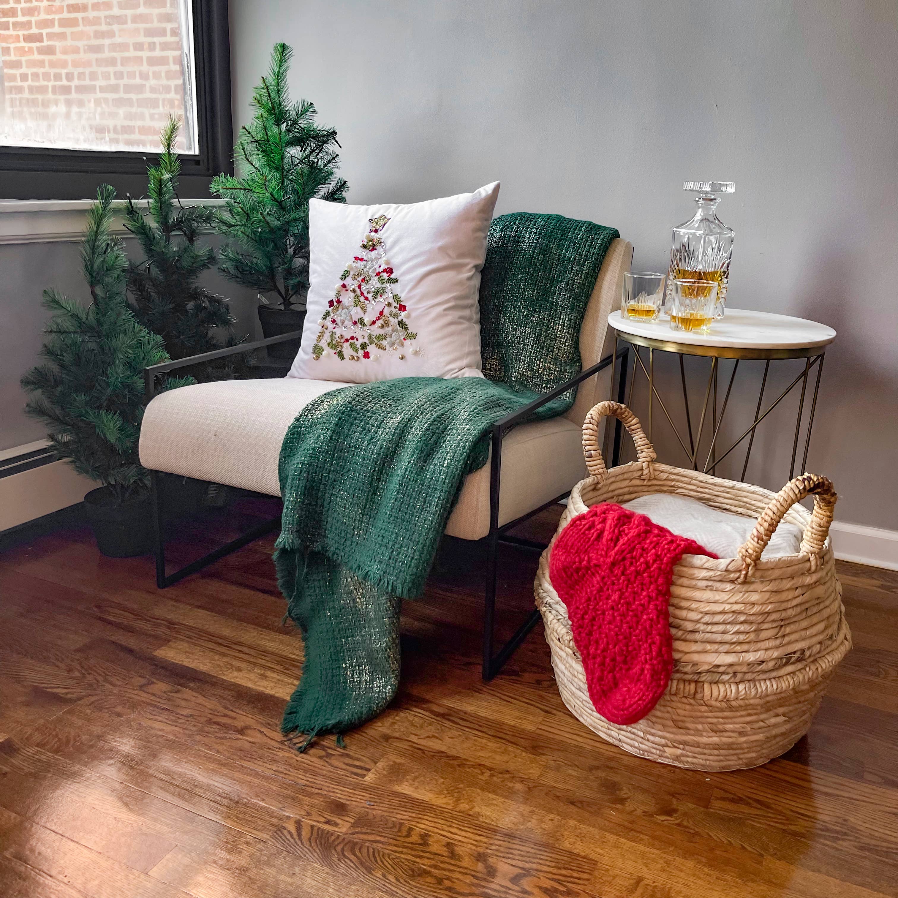 House Of Harkaari – wholesale Dekorativ kudde – Sammet pärlstav nyckfull julgran kudde1