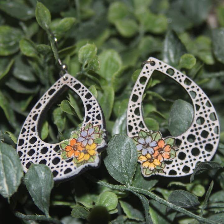 Hermosos pendientes colgantes de ratán floral para venta al por mayor de NYOG Side Hustle