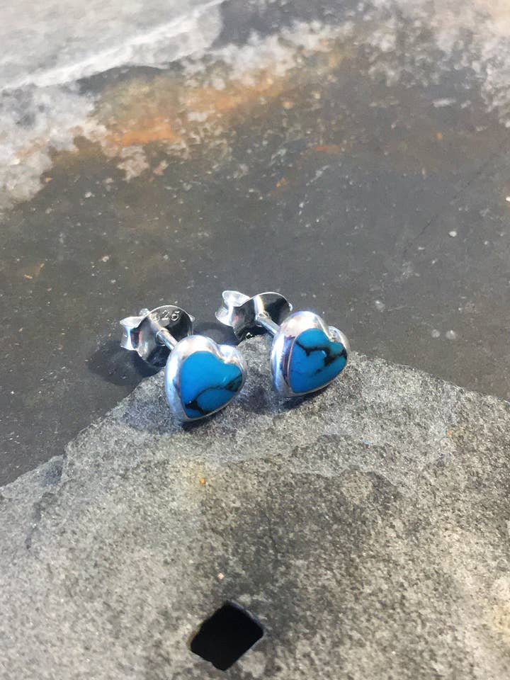 SS339B - 6MM RE-CON BLUE TQ HEART STUD for wholesale by Bluelily925silver