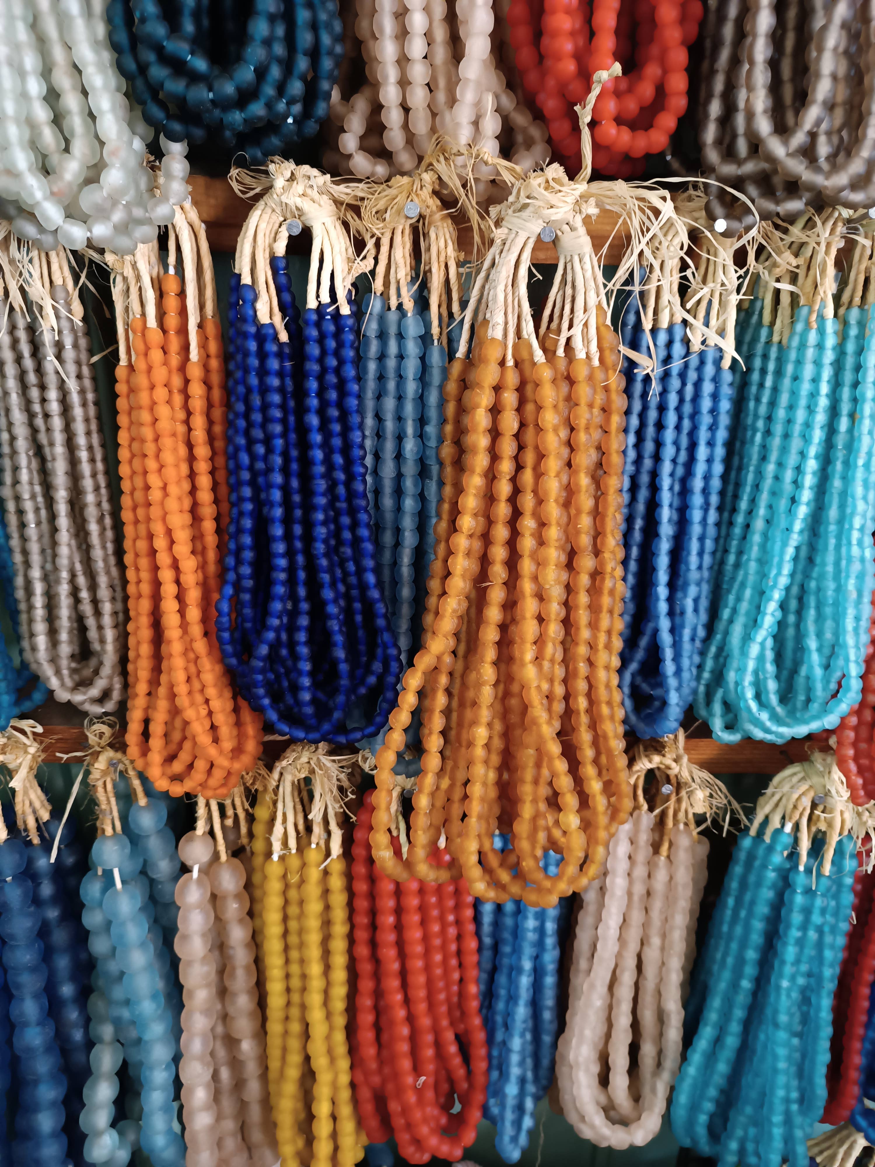 African Craft Collection – wholesale Pärlor – Stora Glaspärlor av Återvunnet Material för Smyckestillverkning7