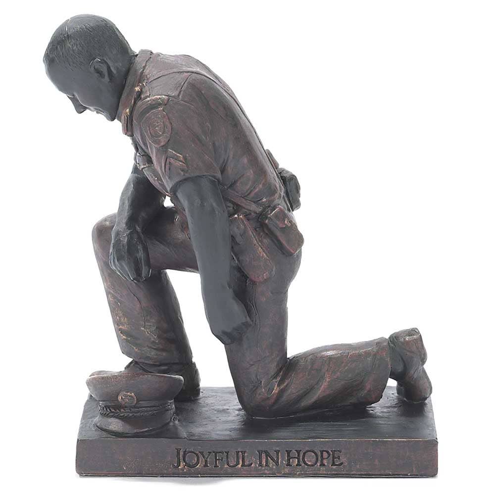 Cottage Garden - Wholesale Decorative Figurine - Tabletop Figurine Police Faithful In Prayer3