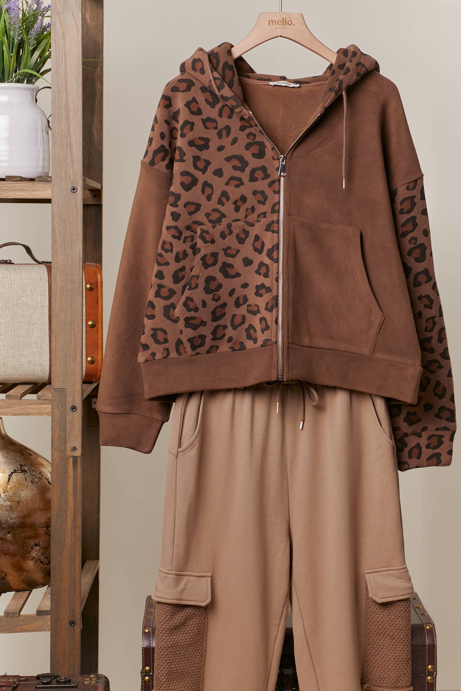 Mello. - Wholesale Hoodie - Women's - Zip Up hooded Sweatshirt with Leopard Print5