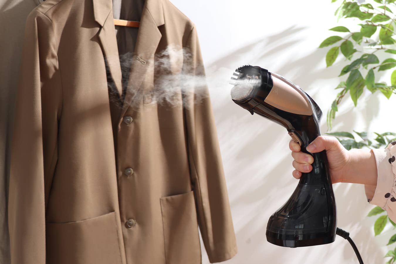 Swiss Pro+ - Wholesale Steamer - Handheld Garment Steamer 1100W Black10