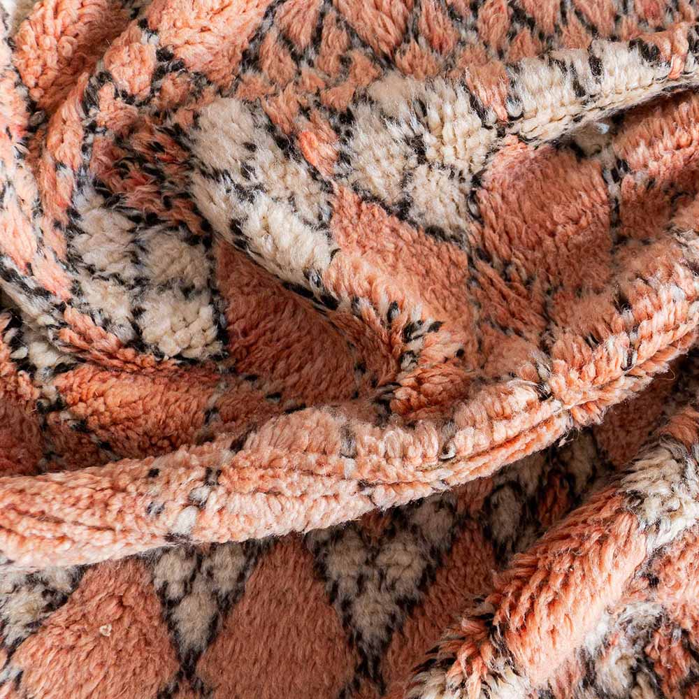Moroccan Woven Treasures – Engroshandel Løst tæppe – Marokkansk vintage tæppe i fersken, håndvævet Berber tæppe3