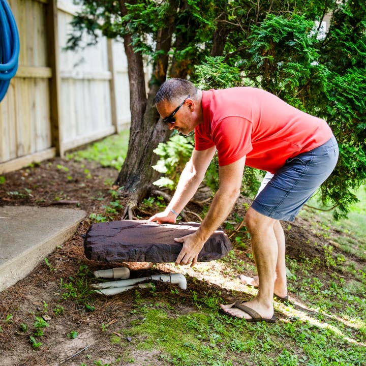 Sunnydaze Decor - Vente Bibelots/décorations d'extérieur - Roche paysagère artificielle à profil plat avec piquets - Marron8