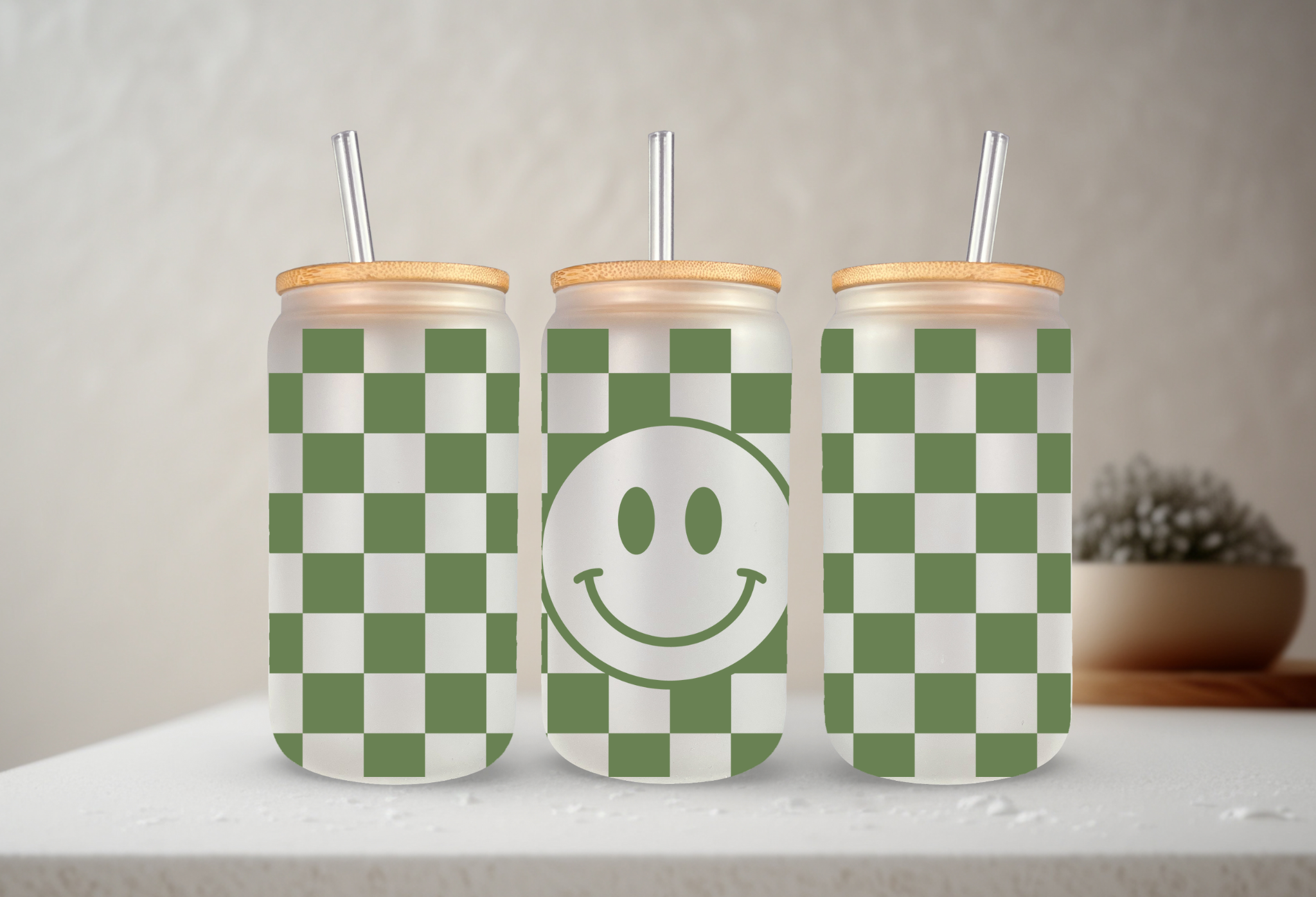 SKS Design Studio - Wholesale Drinking Glass/Cup - Checkered Smiley | UVDTF | 20 oz Libbey Can Glass with Bamboo Lid & Straw0