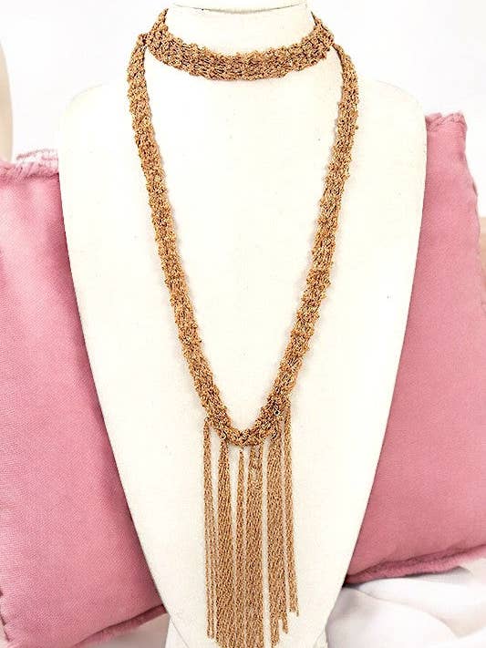 LÅNGSTRÄCKT FRANSAR MED FLERA KEDJOR CHOKER HALSBAND för wholesale av Andrea Bijoux