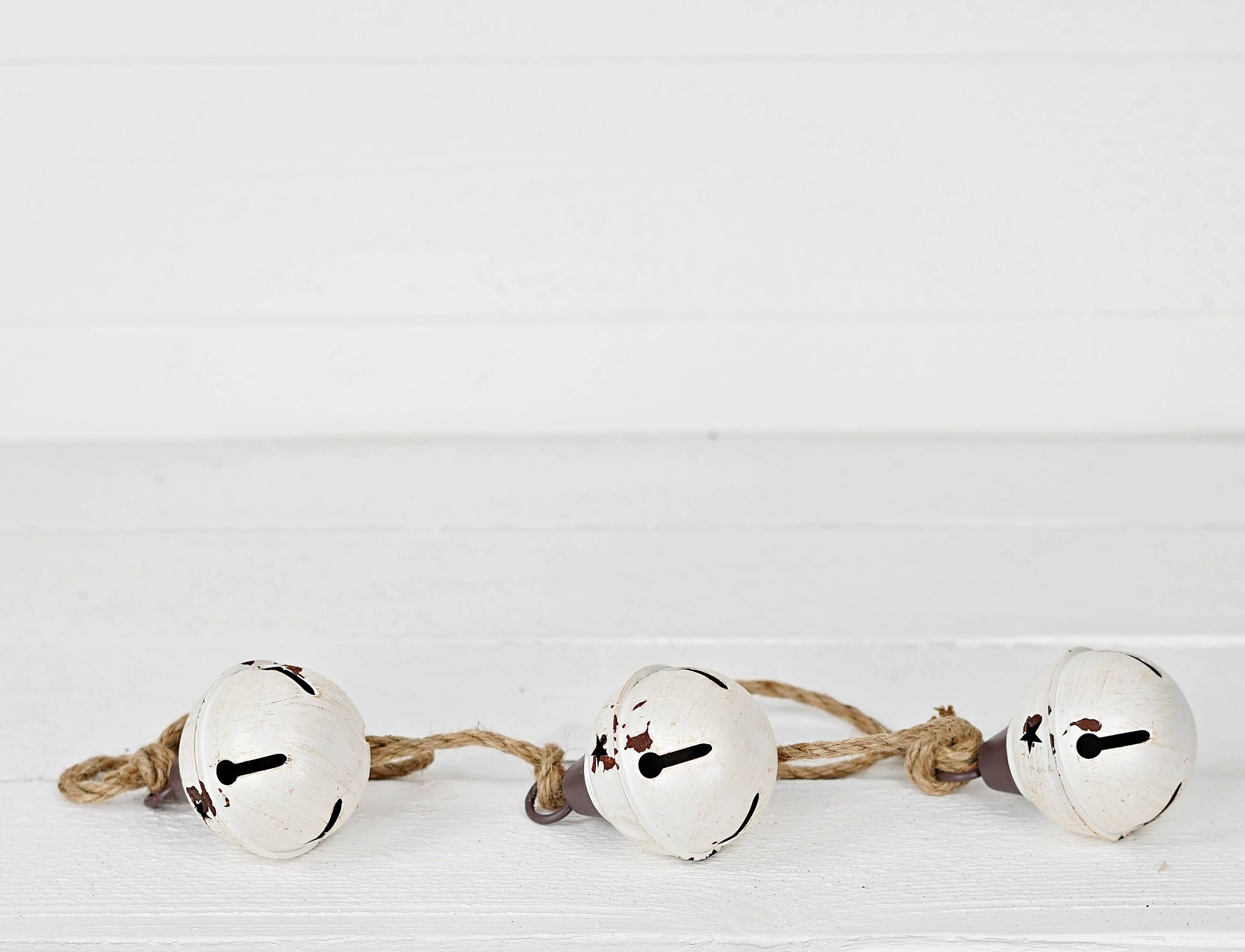 Impressive Enterprises, Inc. - Wholesale Ornament Set - M9980- 3ftL Bell Jute String x3-cream- 3.25"x3.25"x4.25"1