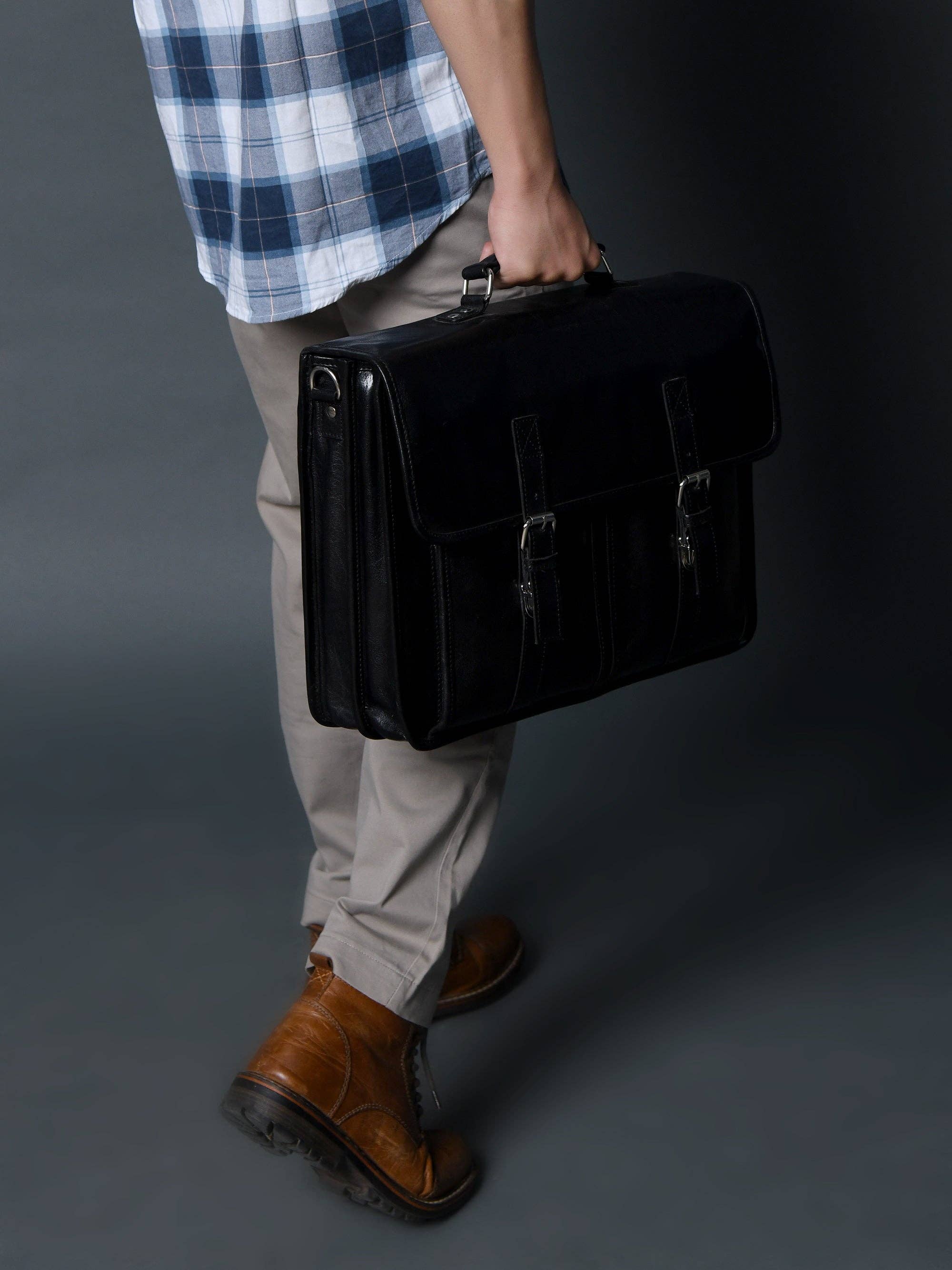 Classy Leather Bags – wholesale Briefcase – Unisex – The Architect Black Executive5