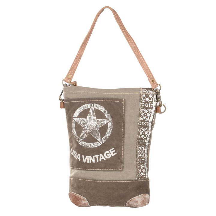 Sac à passeport vintage USA pour la vente par Clea Ray Canvas Bags & Clothing
