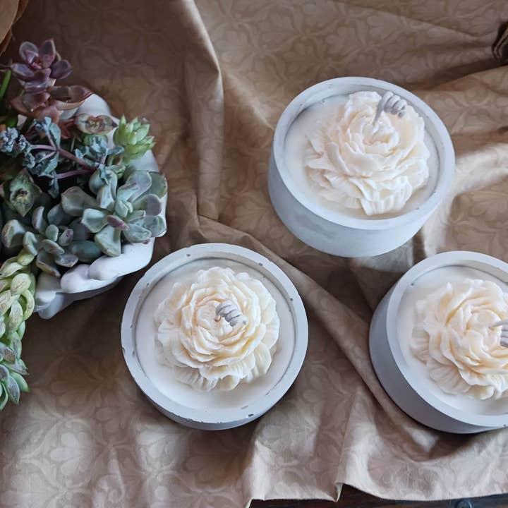 Bougie en cire de soja, récipient en ciment. mèche en coton pour la vente par Casa de Iris Crafts