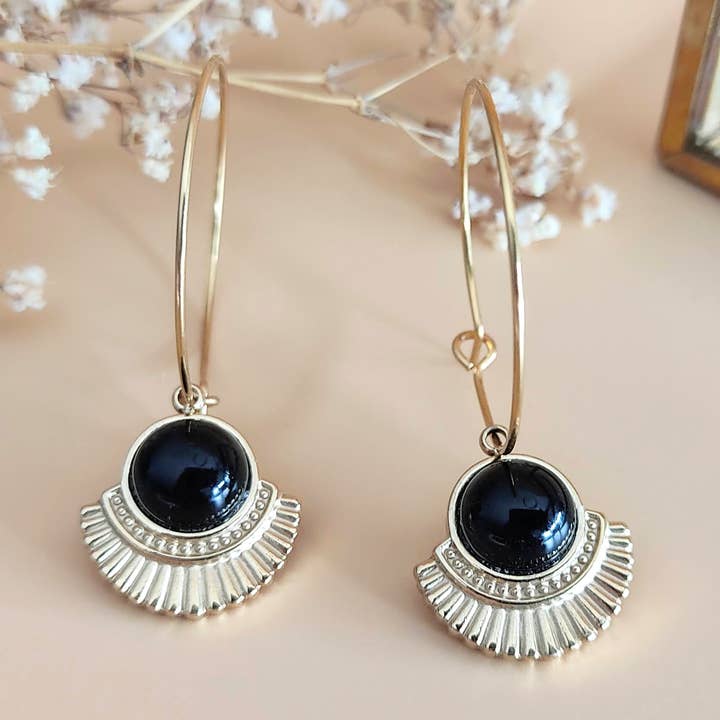 Boucles d'oreilles créoles agate noire L'héroïque pour la vente par Sophie Bijoux
