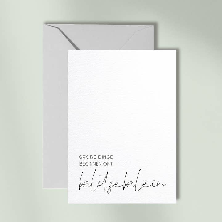 Grote dingen beginnen vaak met kleine stukjes | kaart met envelop voor wholesale door Debblschebbl Design Studio