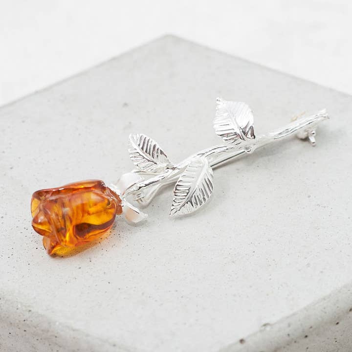 Broche de ámbar y rosa de coñac, broche de rosa plateada, broche de ámbar para venta al por mayor de Marcin Waryszak