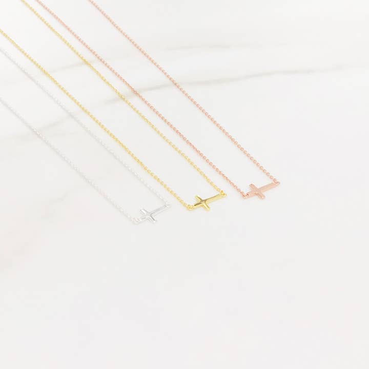 Collier Croix Latérale Polie pour la vente par iiShii designs