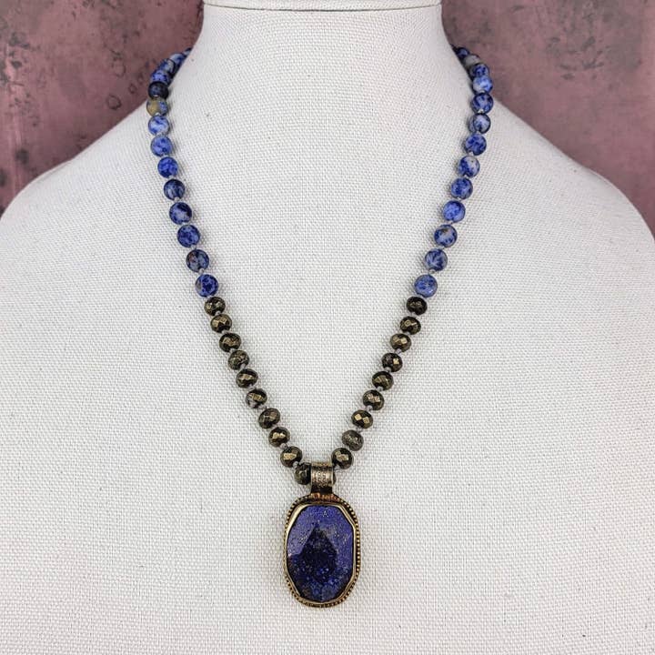 ZINC Designs - Wholesale Pendant/Charm Necklace - Lapis Tibetan Silver Pendant Beaded Necklace