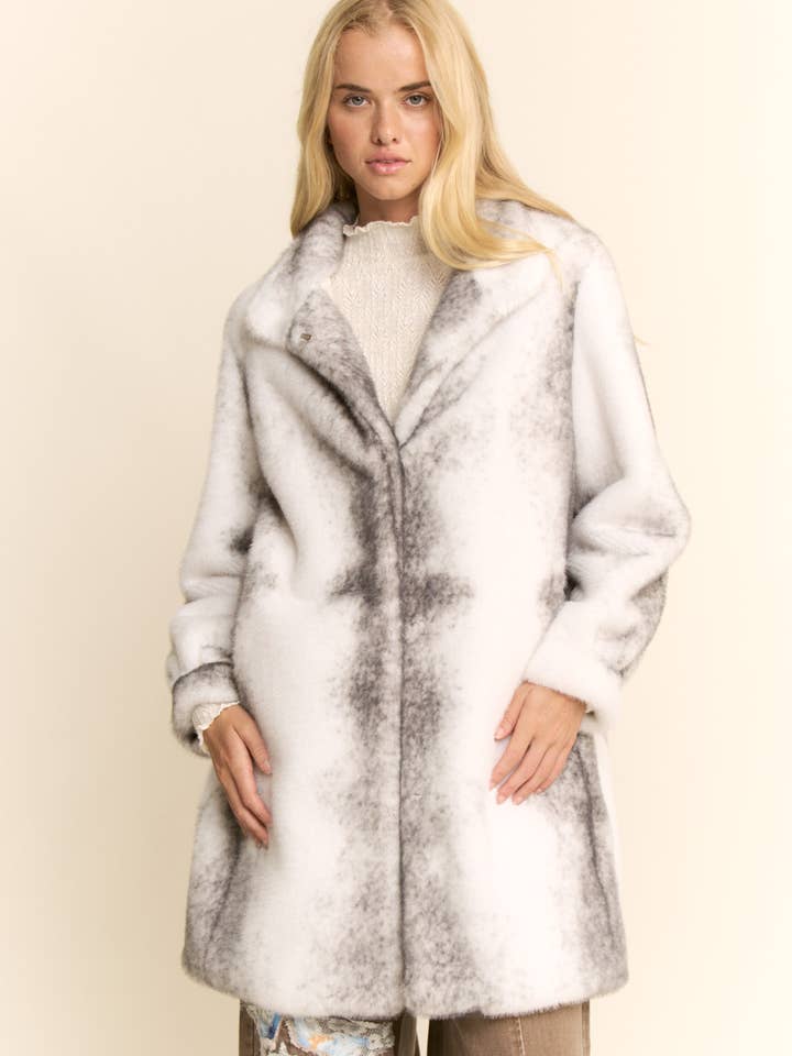 CAPPOTTO LUNGO IN PELLICCIA SINTETICA CON STAMPA SFUMATA per la vendita all'ingrosso da parte di Davi & Dani