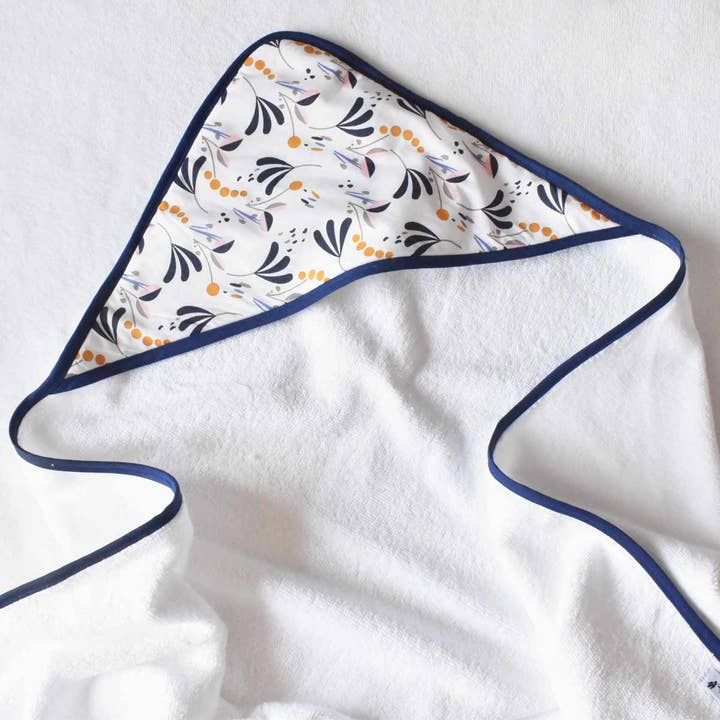 Giant Foliage Bath Cape - 90 x 90 cm for wholesale by Vic & Pic